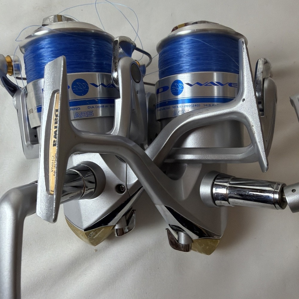 DAIWA D-WAVE 4000-B SPINNING REEL Works Smoothly. Lot Of 2